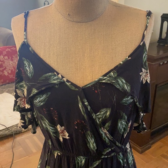 Cotton-On beautiful, comfortable long beautiful floral asymmetrical dress - Picture 4 of 16